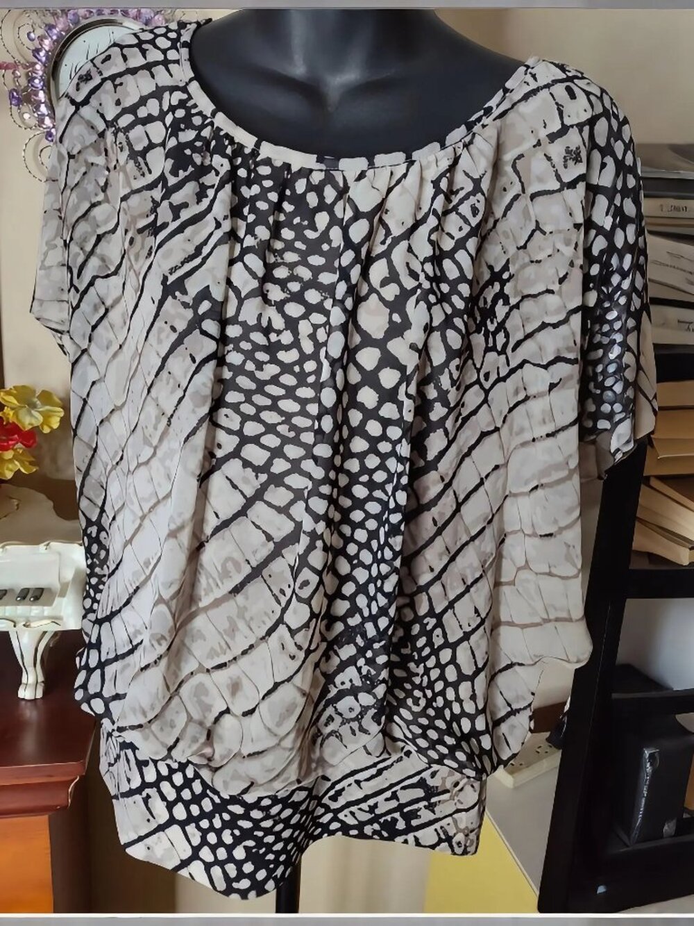 Style & Co Black Pullover Top Blouse Reptile Print Round Neck Size Large